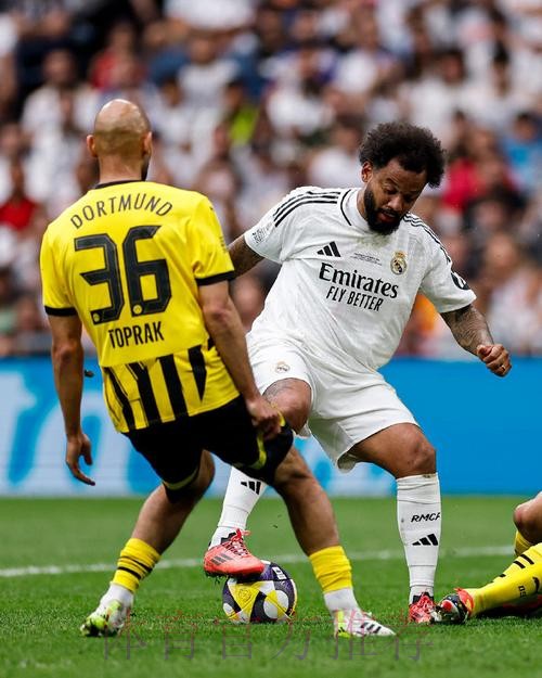 皇马大将全程拉胯!后场传球被断+冒顶抱摔送点 皇马大将全程拉胯!后场传球被断+冒顶抱摔送点