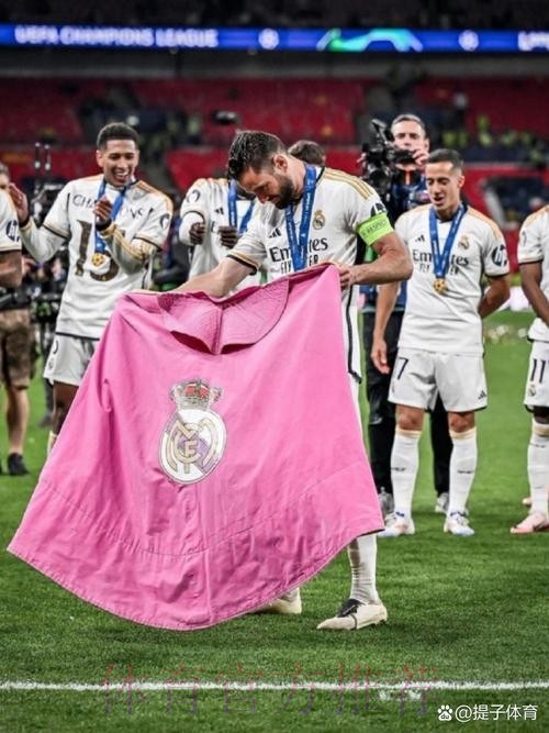 跟队记者:后卫纳乔即将与皇马续约至2023年 跟队记者:后卫纳乔即将与皇马续约至2023年